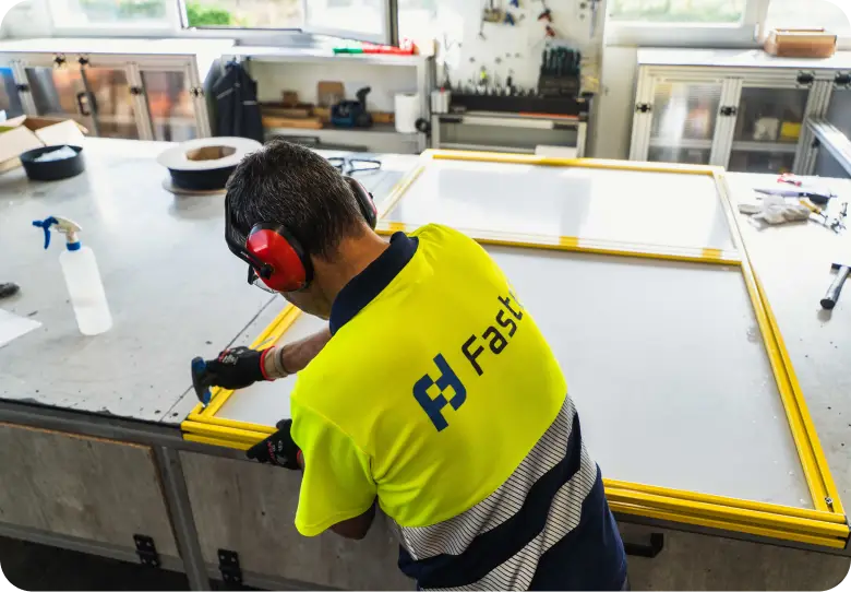Una máquina trabajando