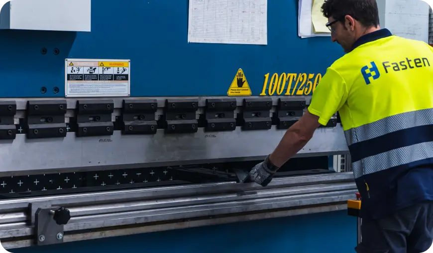 Una máquina trabajando